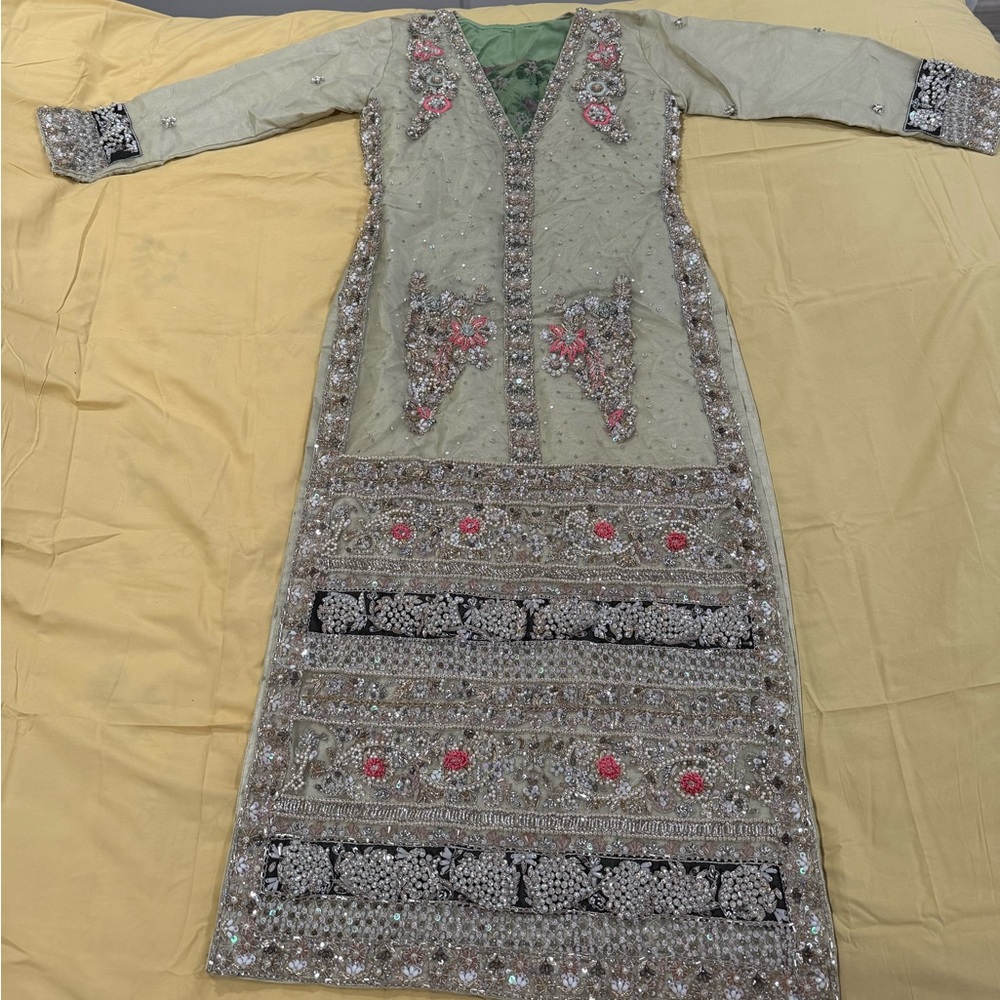 Indian Pakistani designer outfit. Great condition. - Picture 12 of 17